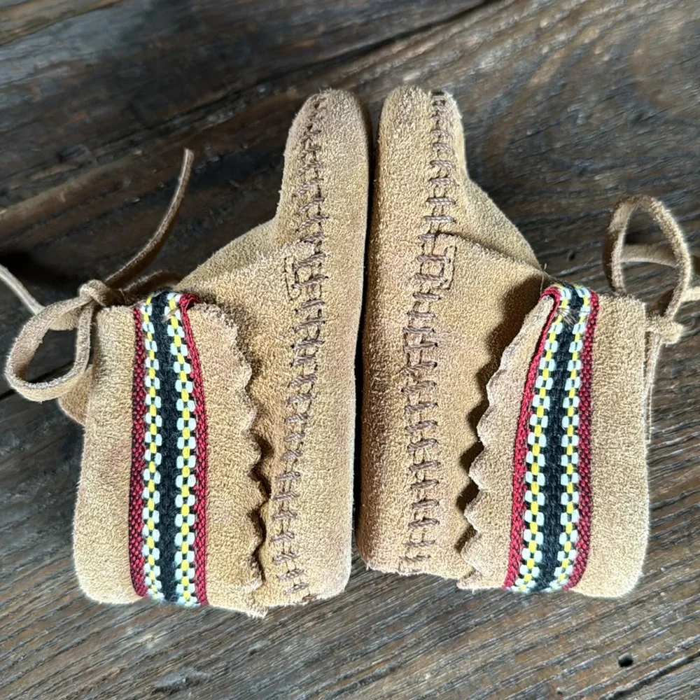 Baby Minnatonka Braid bootie suede moccasins‎ EUC size 3